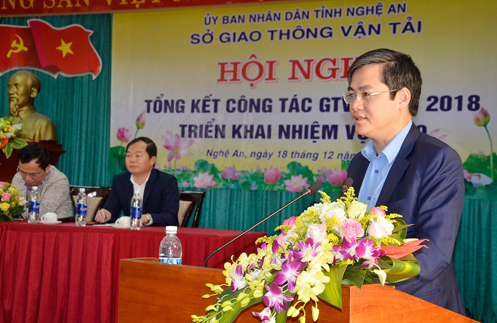 Phó Giám đốc Sở GTVT Nguyễn Hữu An báo cáo kết quả công tác GTVT năm 2018. Ảnh: Thanh Lê
