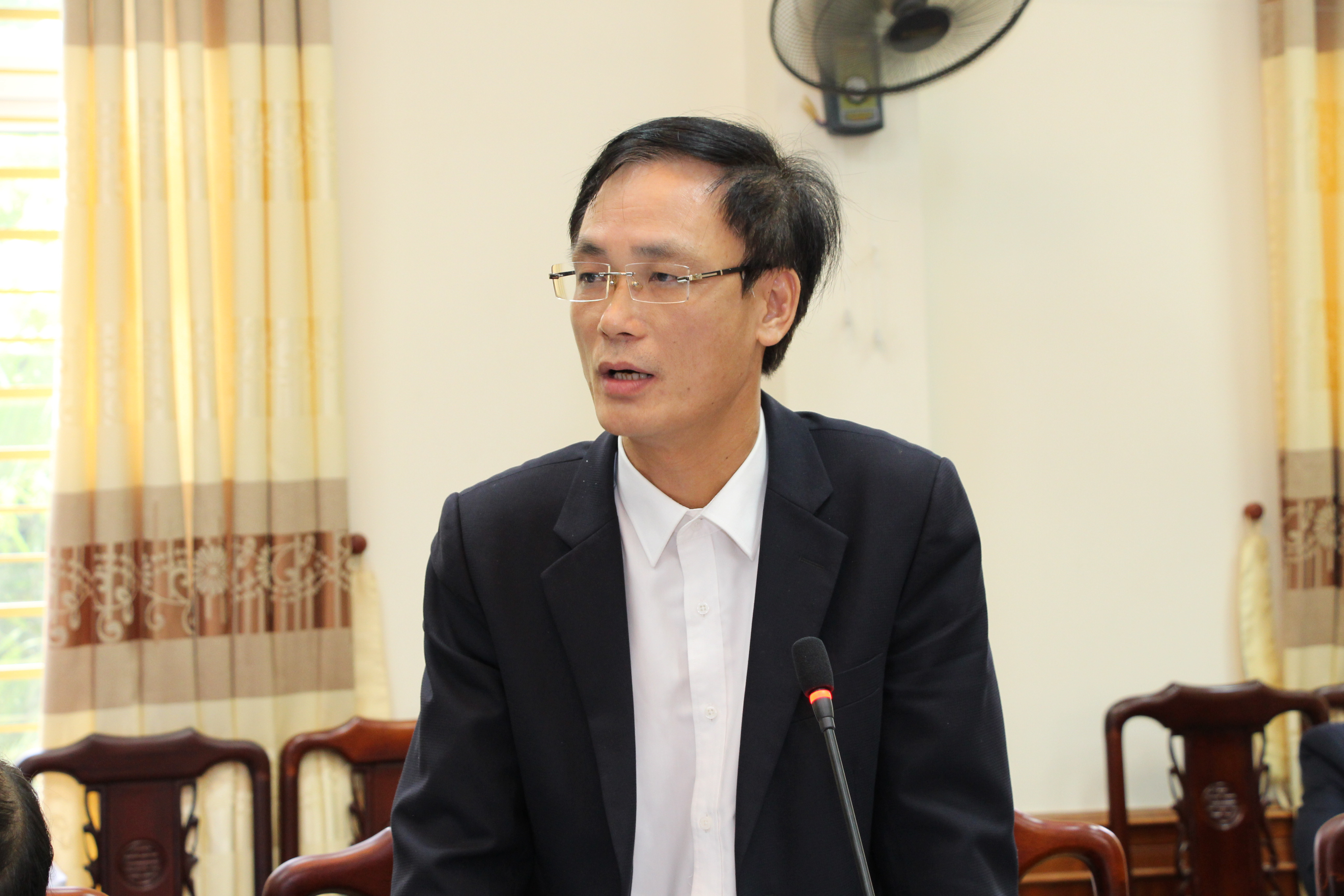 Ông Nguyễn Trường Giang - Phó Giám đốc Sở Xây dựng phát biểu tại hội nghị. Ảnh: Đào Tuấn 