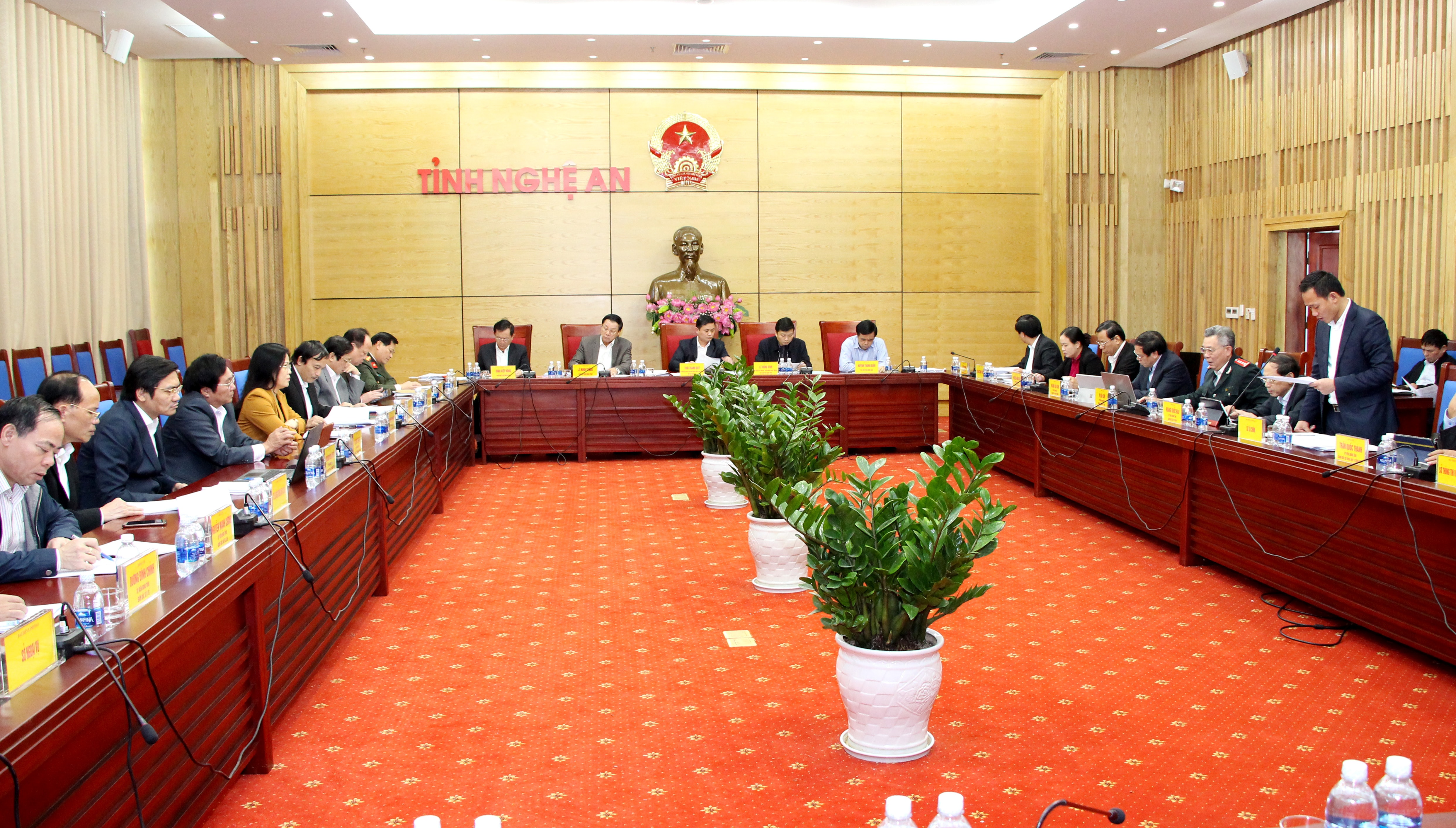 Họp UBND tỉnh