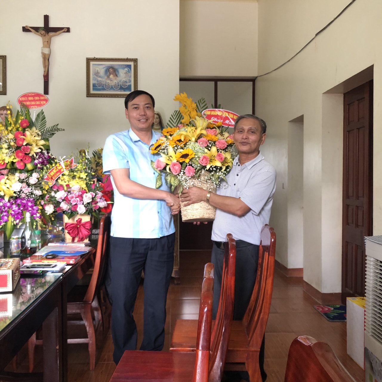 Đoàn do anh Chu Đức Thái dẫn đầu. Ảnh: PT