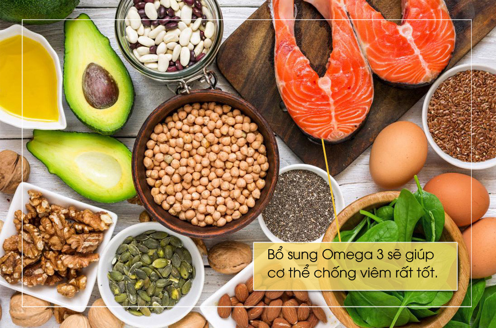 Omega 3 có trong những nguồn thực phẩm như thịt, cá, các loại đậu... việc bổ sung Omega 3 sẽ giúp cơ thể chống viêm rất tốt. Thêm nữa, Omega 3 giúp cải thiện tình trạng xoang mũi, làm mũi thông thoáng, dễ chịu, chống lại các triệu chứng sưng, viêm nhiễm do thời tiết giá rét.