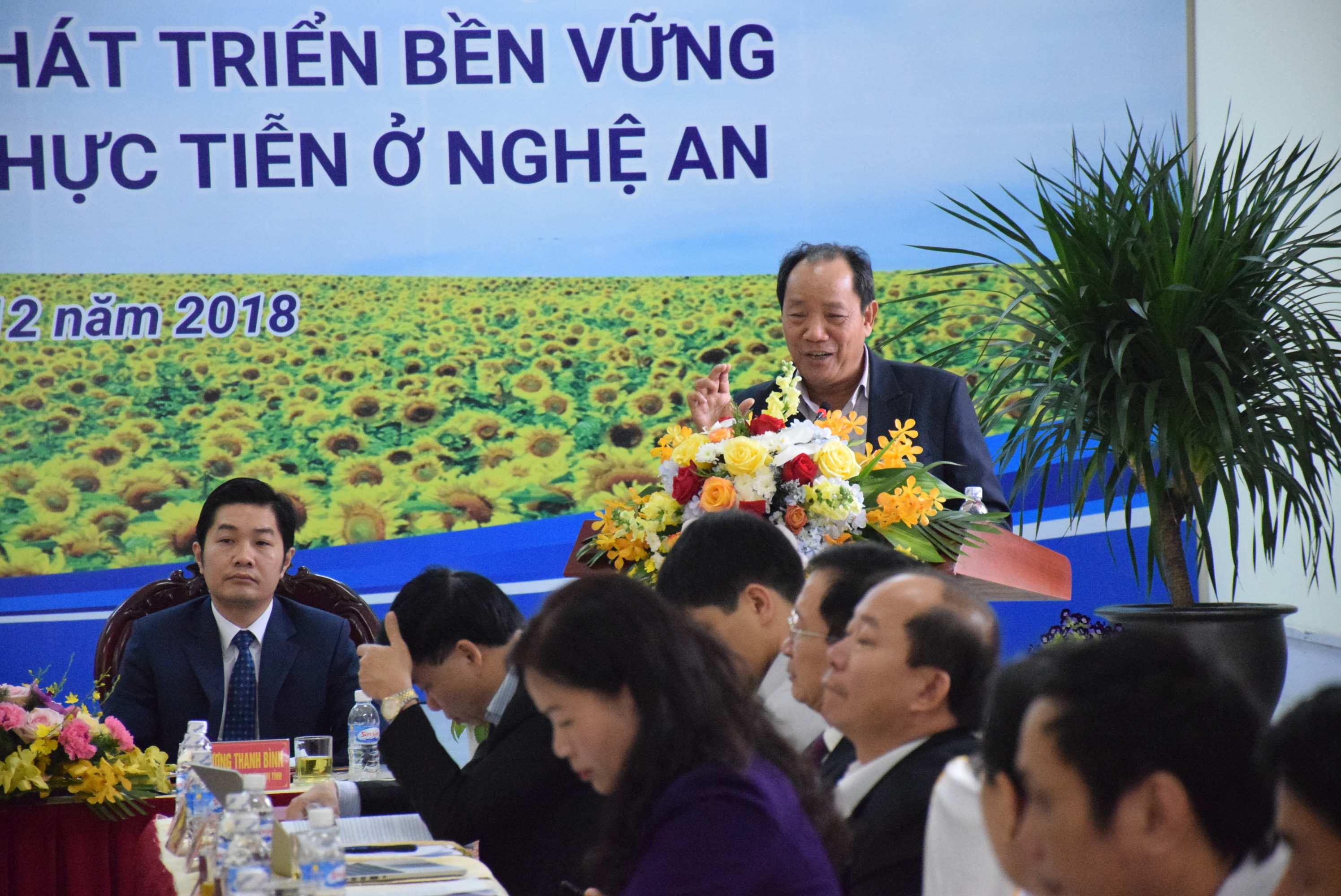 Ông Hồ Xuân Hùng - Chủ tịch Tổng Hội NN-PTNT Việt Nam tham luận tại hội thảo. Ảnh: Xuân Hoàng