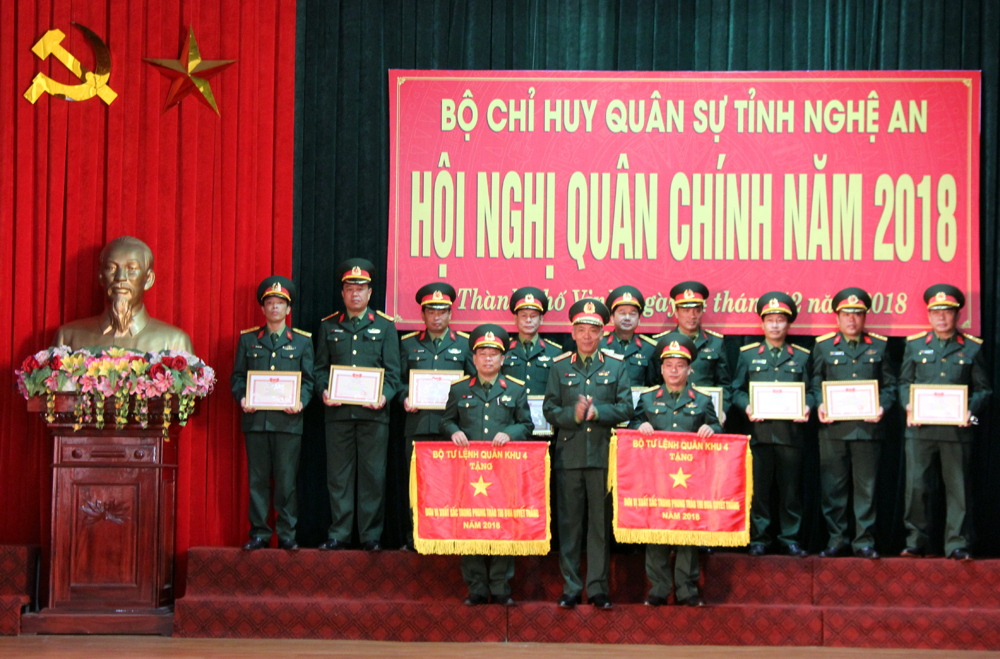 Năm 2018, nhiều đơn vị, cá nhân thuộc Bộ Chỉ huy Quân sự tỉnh được tặng thưởng các danh hiệu thi đua. Ảnh: Tiến Hùng