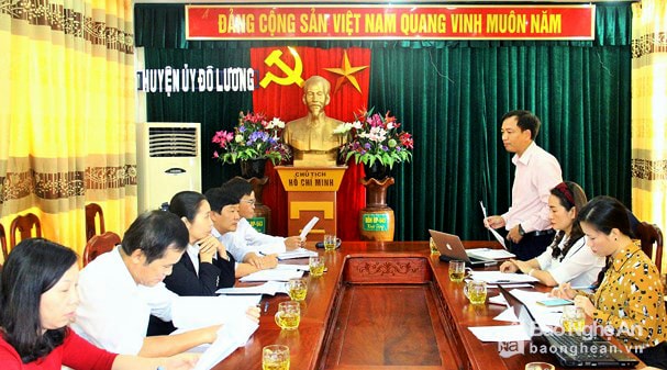 Báo Nghệ An làm việc với huyện Đô Lương về công tác phối hợp tuyên truyền trên báo Đảng. Ảnh: Hoàng Vĩnh