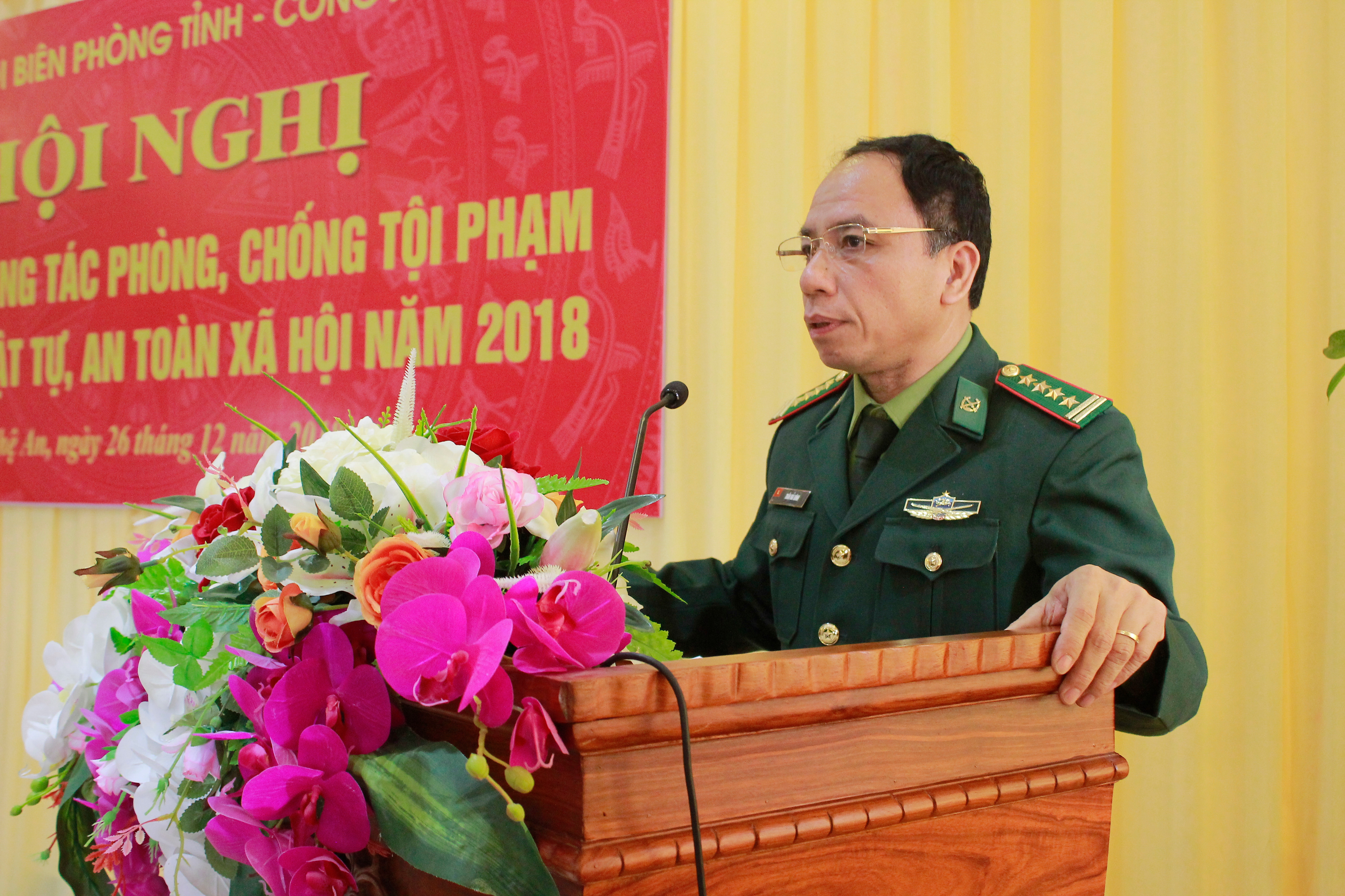 Đại tá Trần Hải Bình - Chỉ huy trưởng BĐBP tỉnh phát biểu tại hội nghị. Ảnh: 