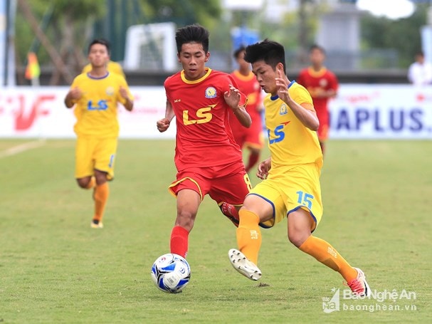 U19 SLNA đang rất muốn có được chiếc cup vô địch sau nhiều năm chờ đợi. Ảnh: Tư liệu