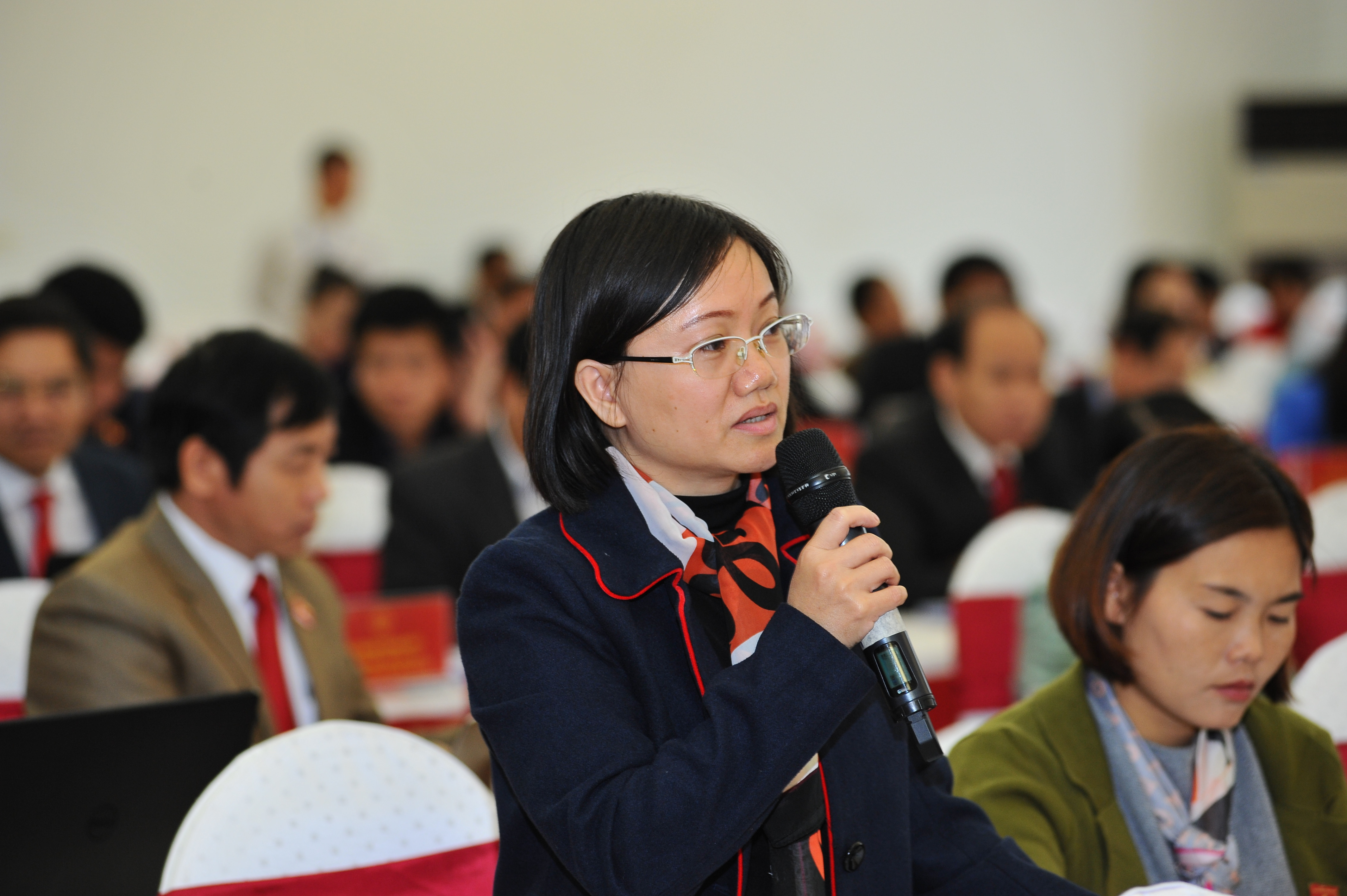 Đại biểu Thái Thị An Chung chất vấn tại kỳ họp thứ 8. Ảnh tư liệu