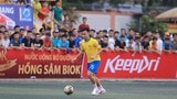 Lỡ hẹn AFF Cup 2018, Hồ Khắc Ngọc khiến khán giả “mê mệt” sân phủi