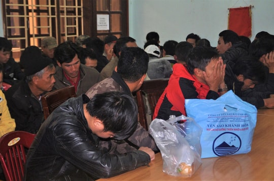Hàng chục người bị bắt giữ tại sới gà