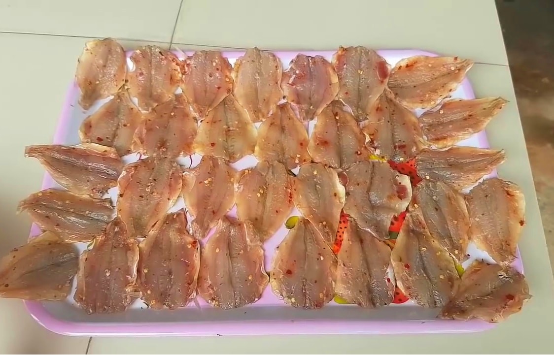 Cá đù sau khi chế biến đóng gói, giá bán từ 250.000 - 300.000 đồng/kg. Do loại cá này khó đánh bắt nên có giá trị, khách hàng phải đặt trước mấy tháng. Ảnh: Việt Hùng
