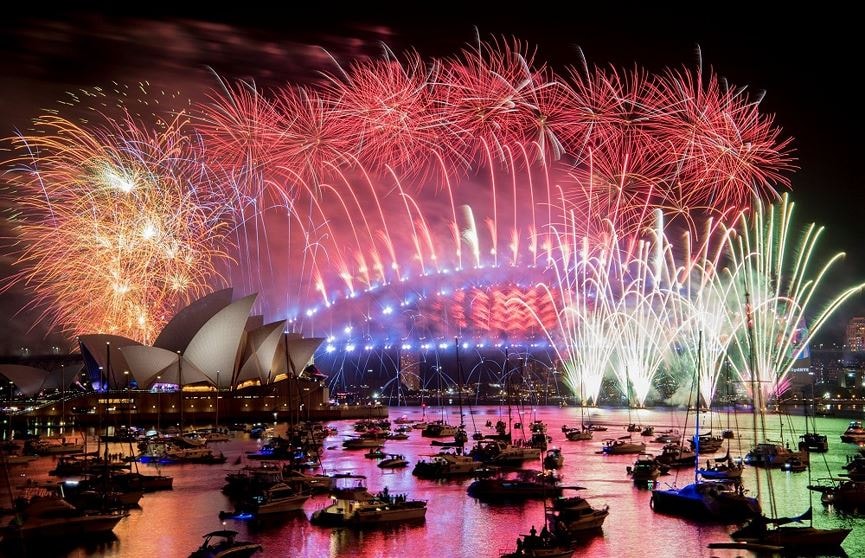Pháo hoa chào đón năm mới 2019 được bắn tại cảng Sydney.