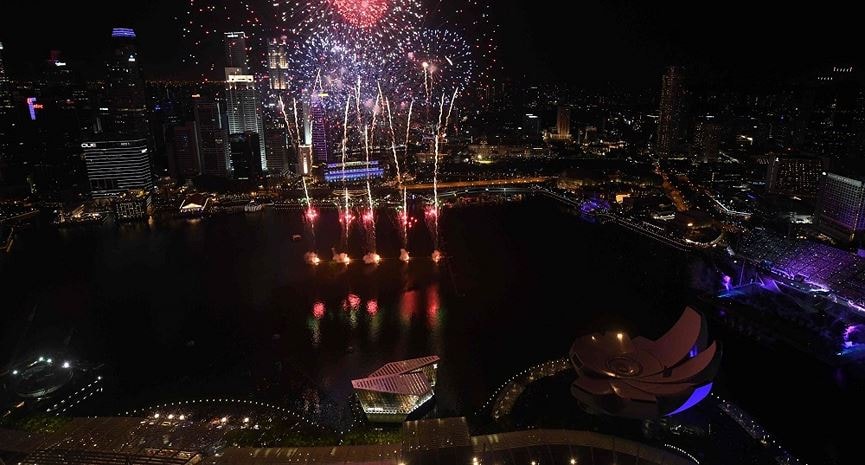 Màn pháo hoa rực rỡ tại Marina Bay, Singapore.