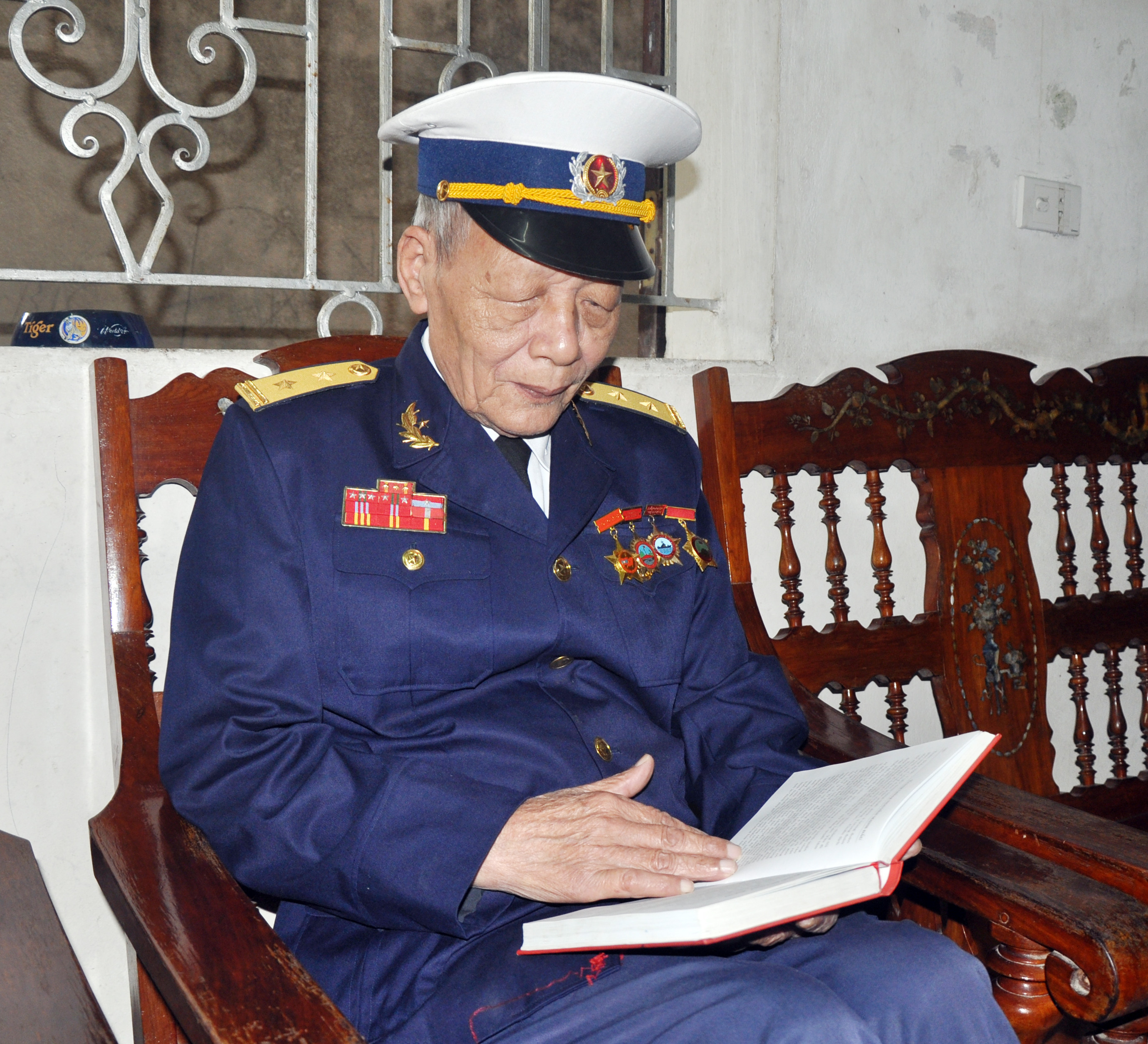Trung tá Trần Văn Dụ luôn tự hào được có mặt trong 