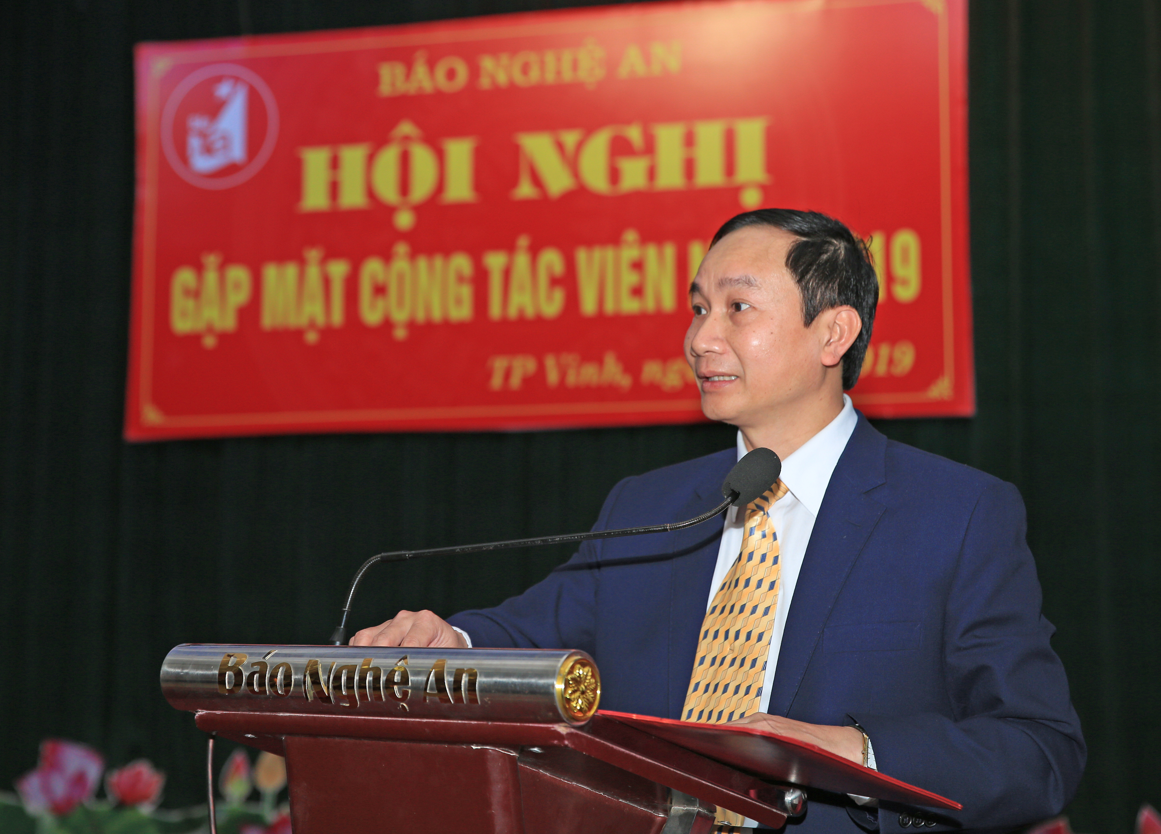 Đồng chí Trần Văn Hùng - Phó Tổng biên tập Báo Nghệ An khẳng định vai trò của các cộng tác viên đến sự thành công của Báo Nghệ An trong thời gian qua. Ảnh: Hồ Phương