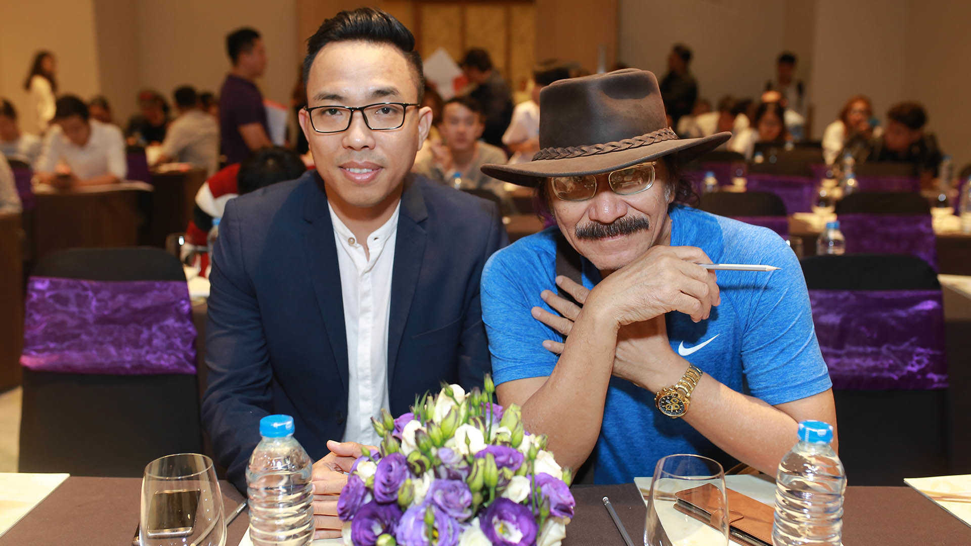 Nhạc sĩ Nguyễn Cường và nhạc sĩ Nguyễn Hồng Thuận đại diện hội đồng chuyên môn tham dự buổi họp báo.