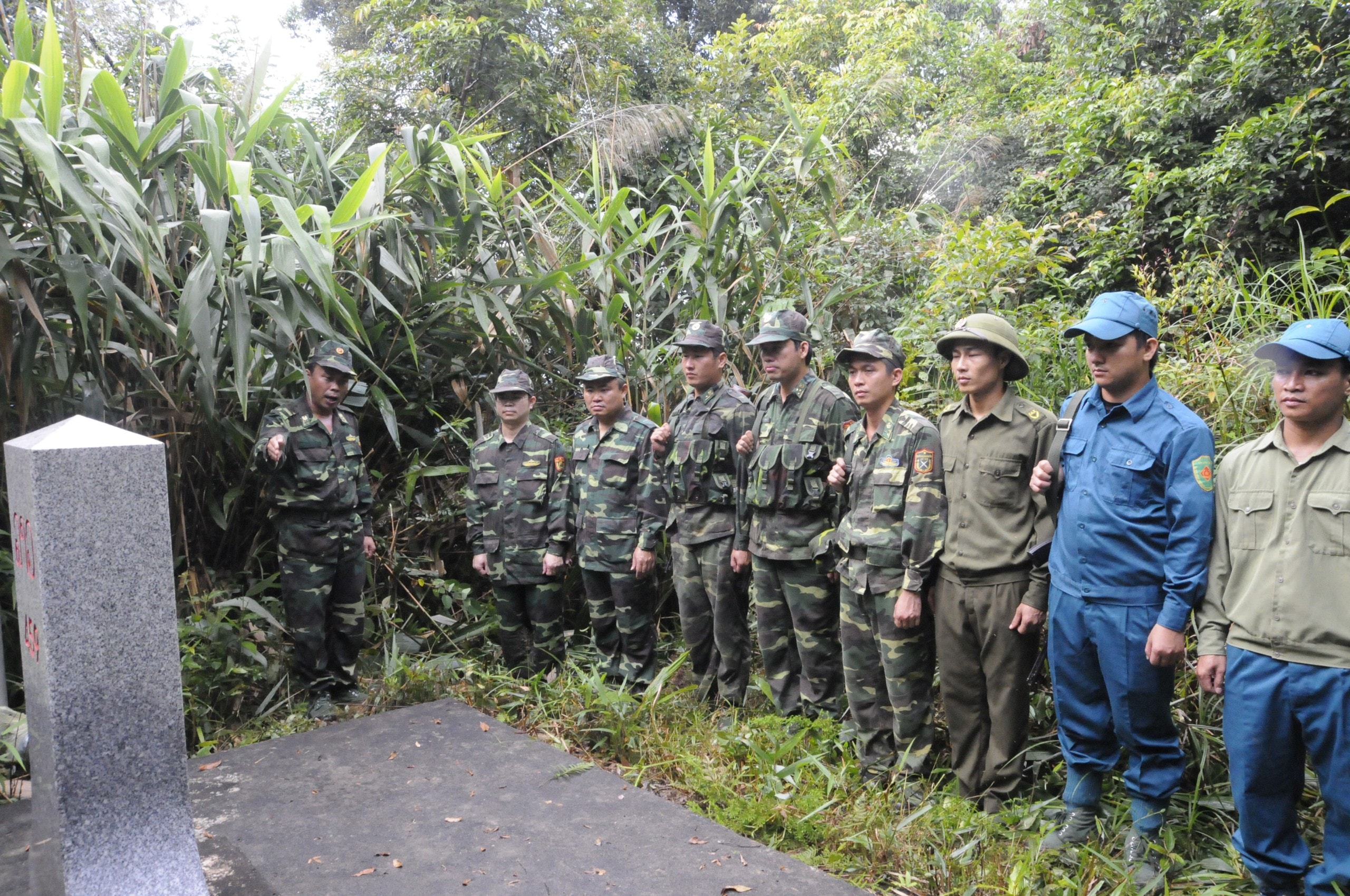 kiểm tra khu vực biên giới quốc gia. Ảnh: Phương Linh