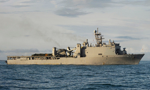 USS Fort McHenry trước một chuyến ra biển năm 2009. Ảnh: US Navy.