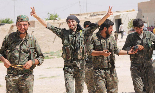 Dân quân người Kurd tại thành phố Manbij. Ảnh: AFP.