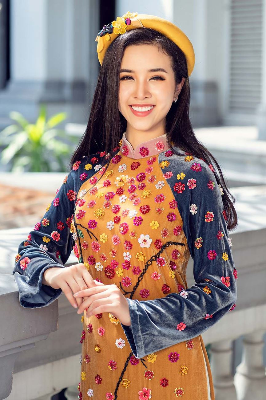 Top 3 HH Việt Nam 2018 khoe nhan sắc 'thanh xuân rực lửa' với áo dài - ảnh 6