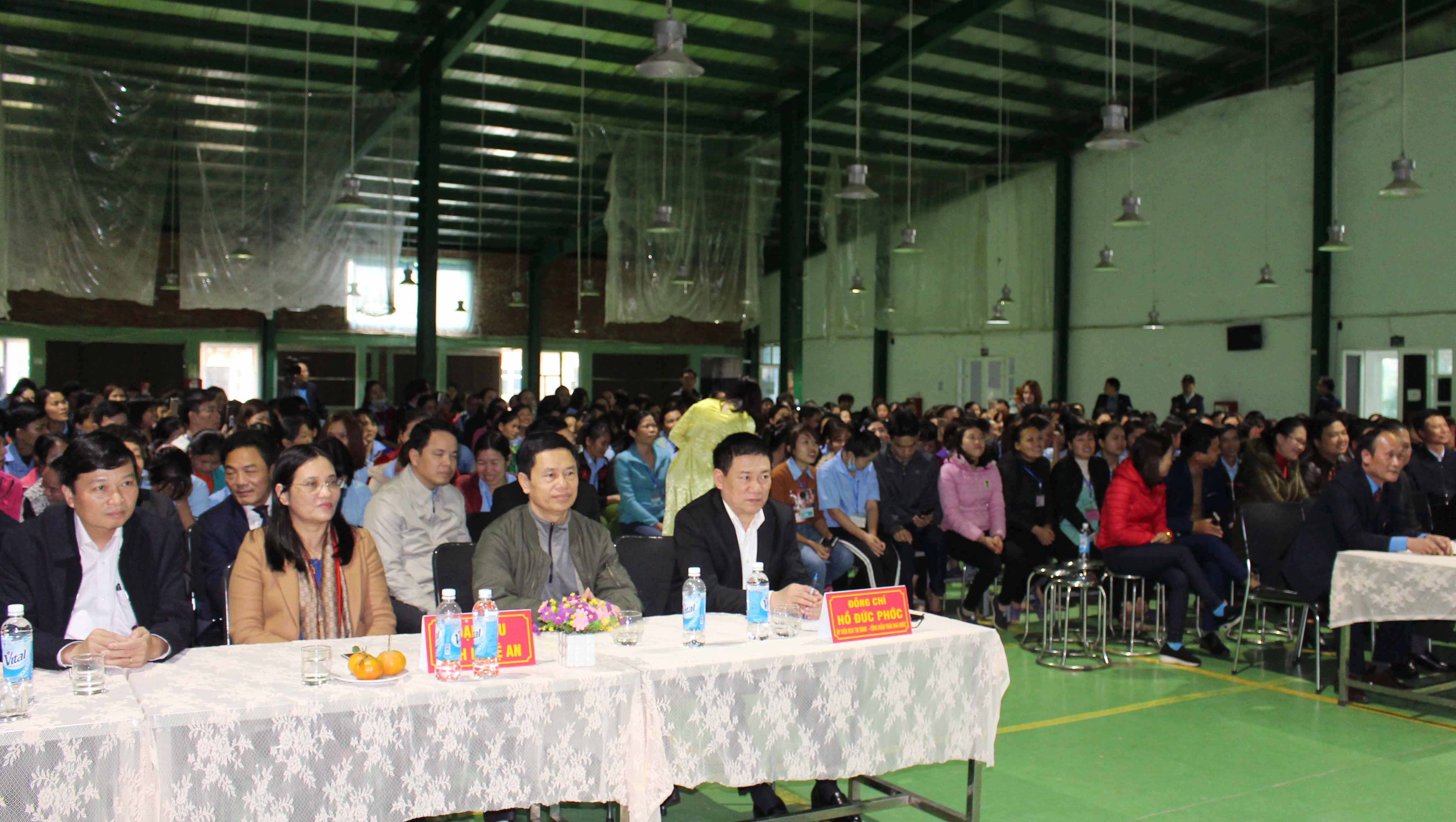 Các đại biểu tham dự chương trình. Ảnh: Đinh Nguyệt