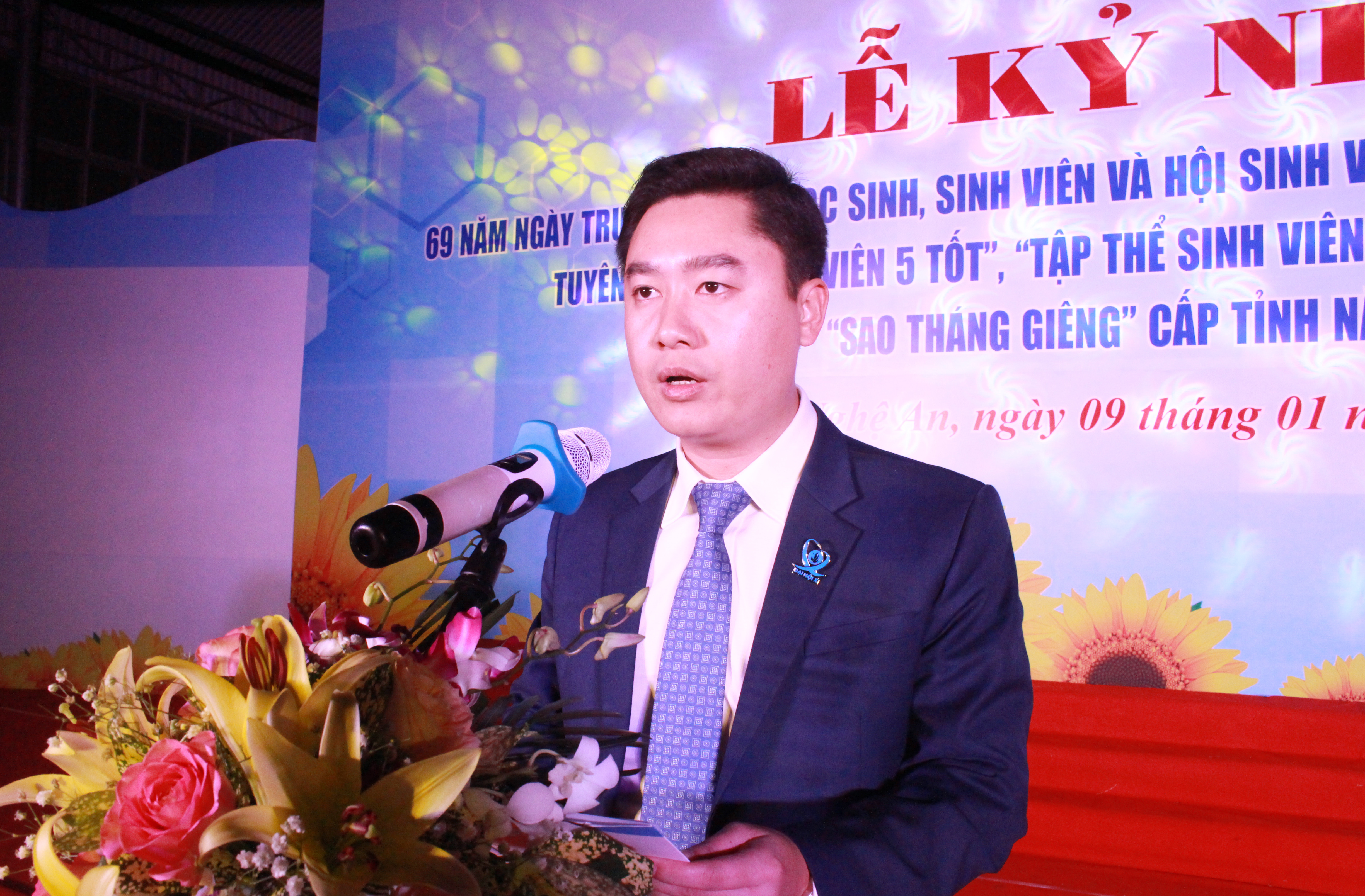 Phó Bí thư Tỉnh đoàn, Chủ tịch Hội sinh viên tỉnh - Lê Văn Lương phát biểu tại buổi lễ. Ảnh: Phương Thúy