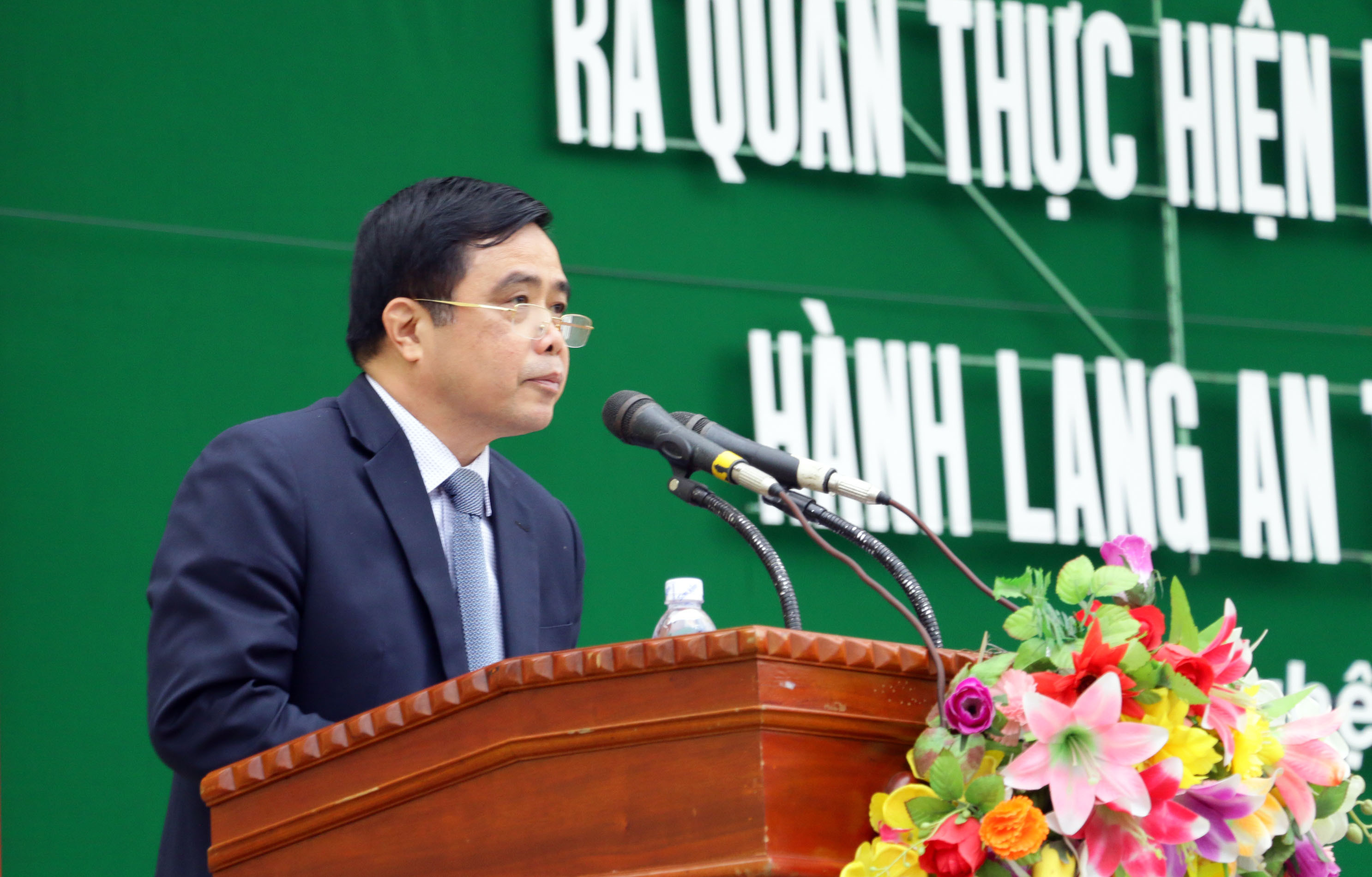 Đồng chí Huỳnh Thanh Điền phát biểu đề nghị các địa phương thực hiện nghiêm túc Năm An toàn giao thông. Ảnh: Mỹ Hà