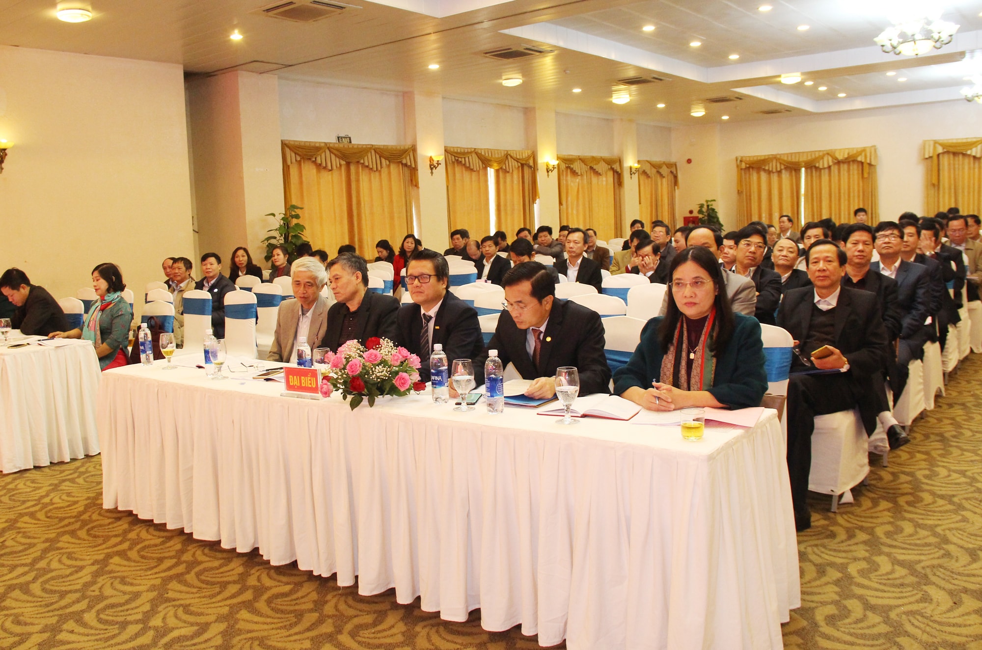 Các đồng chí Cao Thị Hiền – Ủy viên Ban Thường vụ Tỉnh ủy, Phó Chủ tịch HĐND tỉnh; Lê Ngọc Hoa – Phó Chủ tịch UBND tỉnh và đại diện các Ban Xây dựng Đảng Tỉnh ủy tham dự hội nghị. Ảnh: Mai Hoa