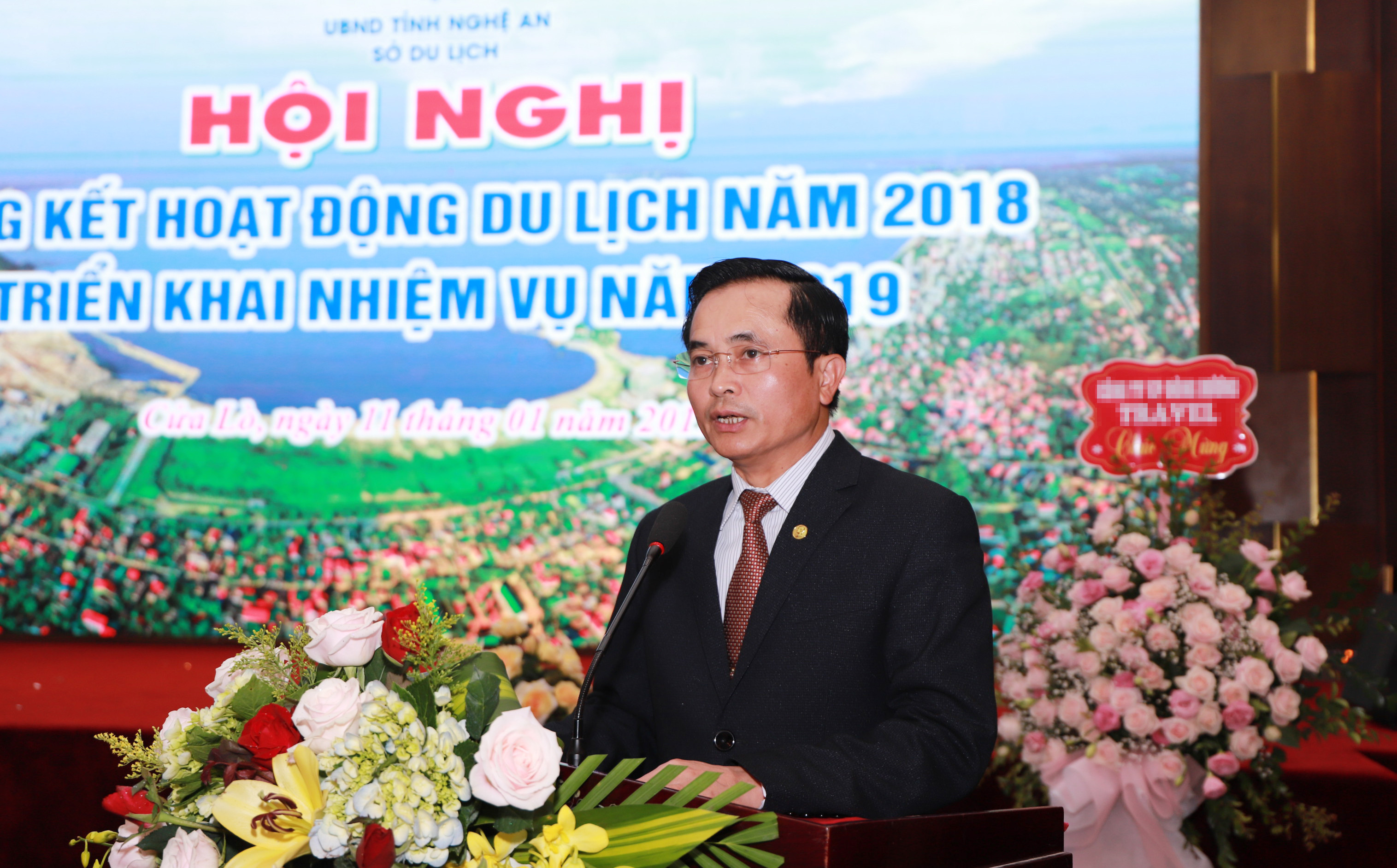 Phó Chủ tịch UBND tỉnh Lê Ngọc Hoa phát biểu tại hội nghị. Ảnh: Phước Anh
