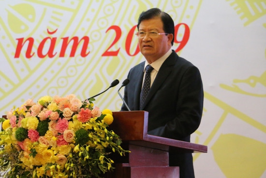 Phó Thủ tướng Trịnh Đình Dũng phát biểu tại hội nghị.