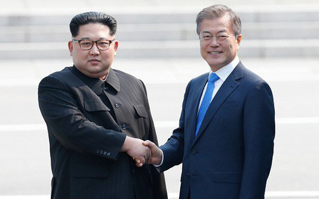 Nhà lãnh đạo Triều Tiên Kim Jong-un và Tổng thống Hàn Quốc Moon Jae-in. Ảnh: Getty