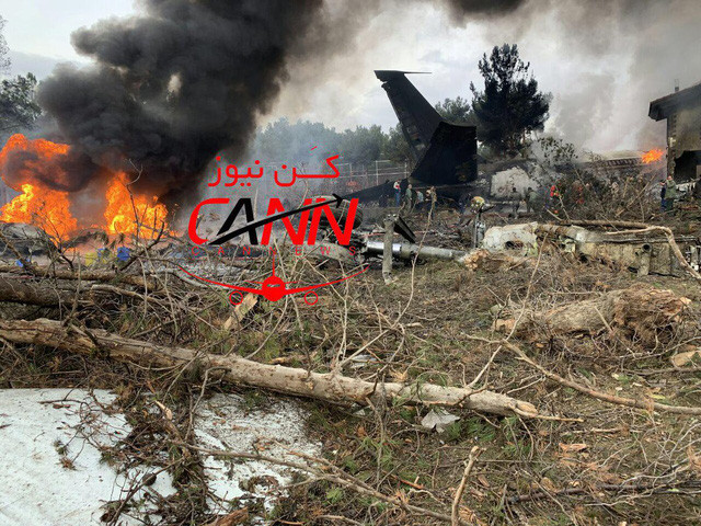 Máy bay chở 10 người rơi gần thủ đô Iran - Ảnh 1.