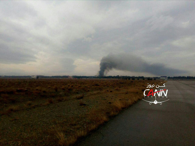 Máy bay chở 10 người rơi gần thủ đô Iran - Ảnh 2.