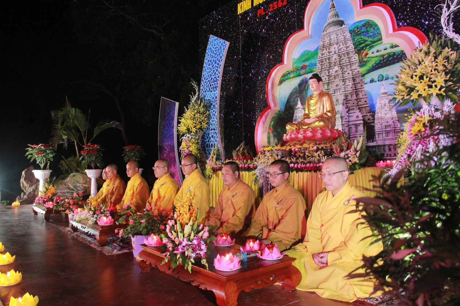 Buổi lễ Phật Thành Đạo khép lại trong niềm hoan hỷ của mọi người. Đại đức Thích Quảng Xuân – trụ trì chùa Đồng Tương cho biết: Đêm hoa đăng 
