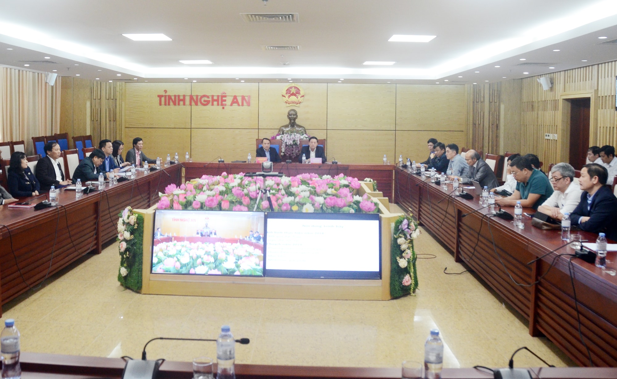 Điểm cầu Nghệ An tham dự hội nghị trực tuyến. Ảnh: Thành Chung