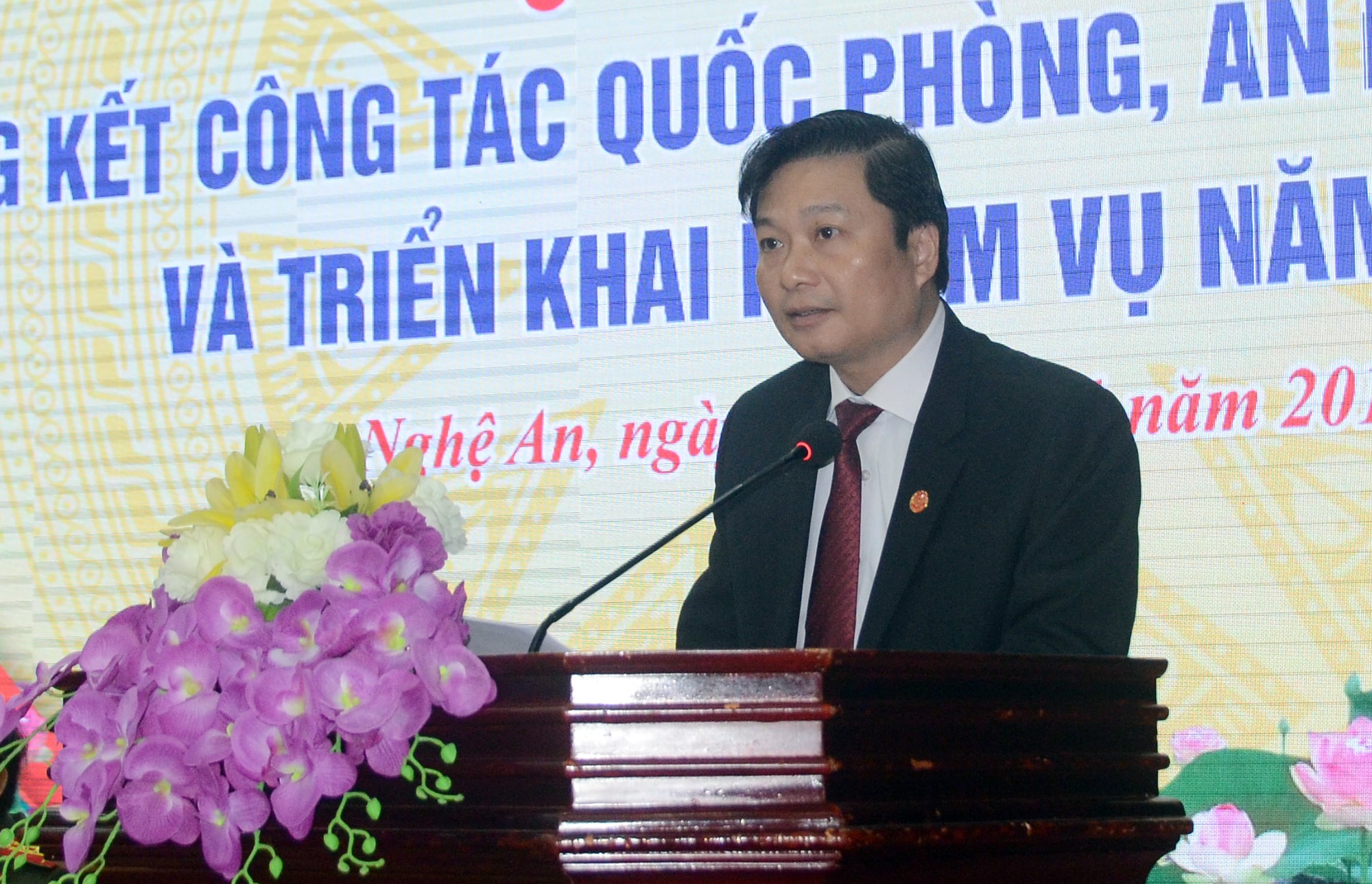 Phó Chủ tịch UBND tỉnh Lê Hồng Vinh quán triệt nhiệm vụ quốc phòng an ninh năm 2018. Ảnh: Thành Chung