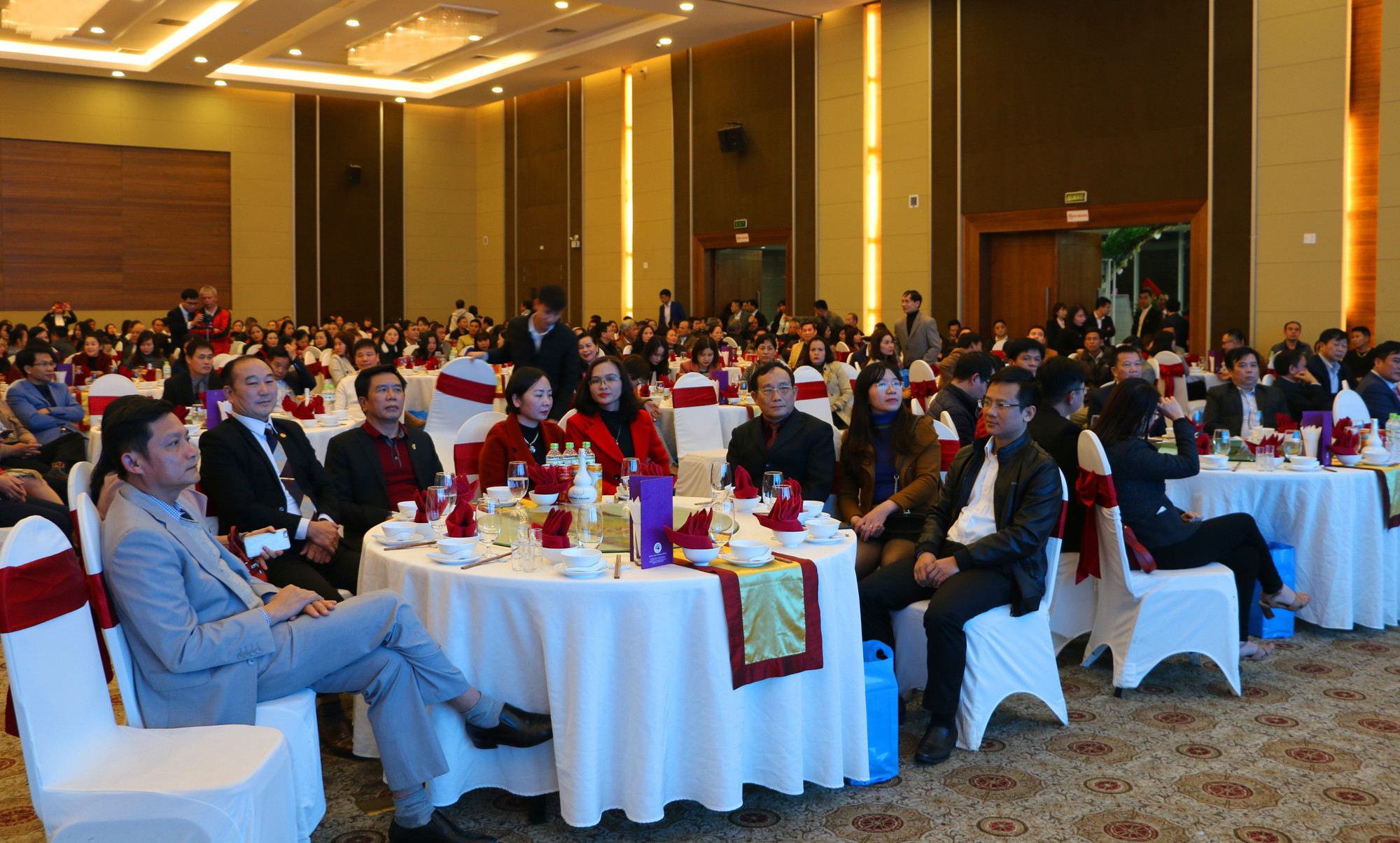 Hơn 450 khách hàng tiêu biểu của Ngân hàng Công thương Việt Nam, Chi nhánh Vinh về dự buổi gặp mặt. Ảnh: Nguyễn Hải