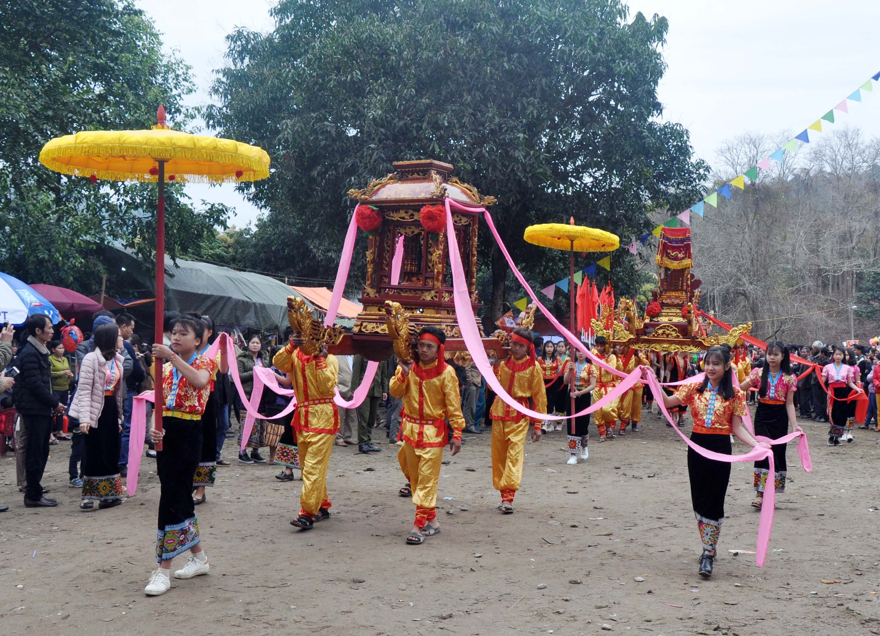 Lễ hội Đền Vạn - Cửa Rào (Tương Dương) năm 2018. Ảnh: Công Kiên