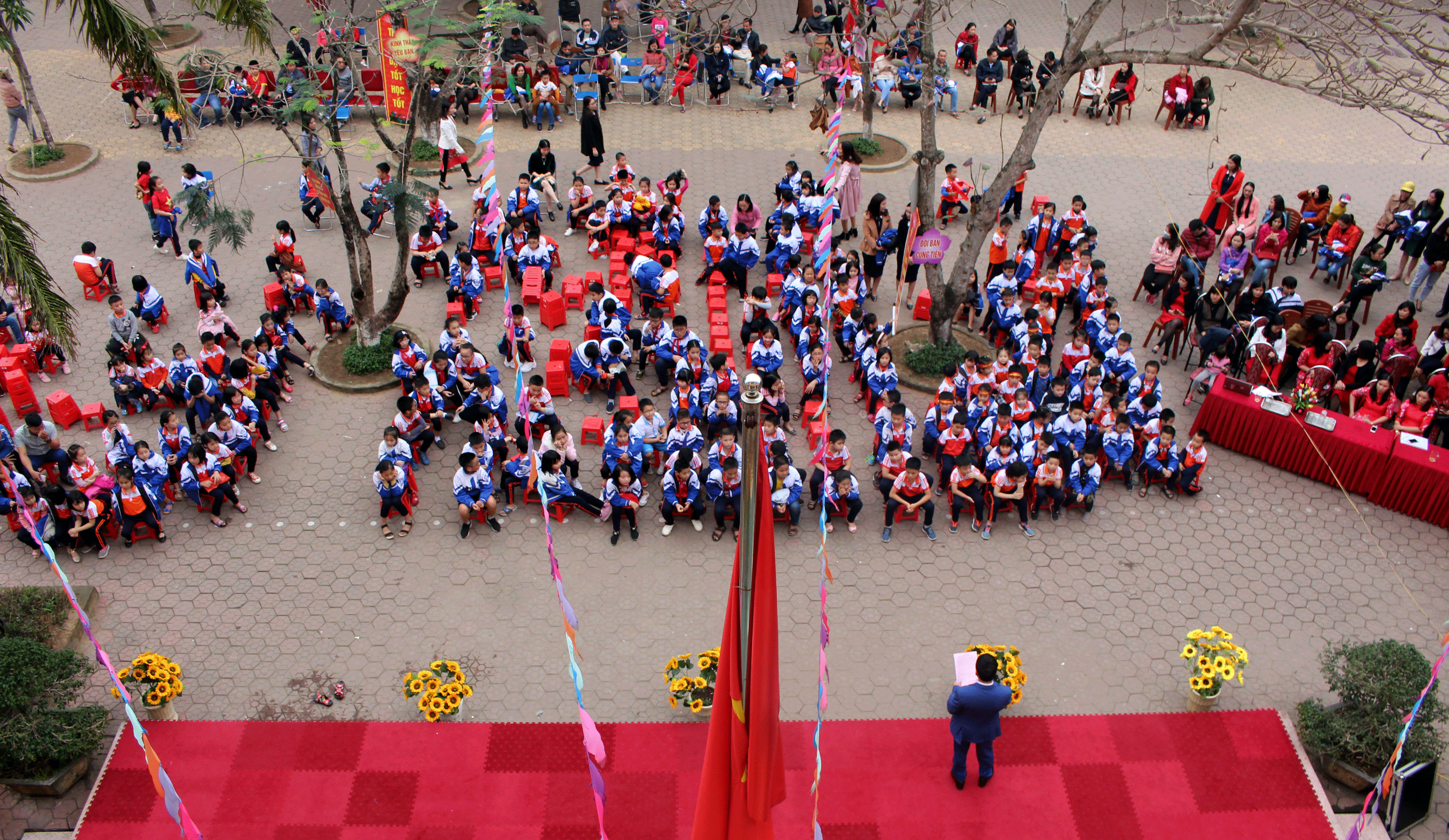 “Ngày hội STEM” nhằm mục tiêu tạo sân chơi khoa học, vui tươi, bổ ích cho học sinh, khích lệ hoạt động giáo dục trong nhà trường,ảnh Lương Mai