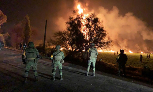 Binh sĩ quân đội Mexico được triển khai tại hiện trường vụ nổ. Ảnh: AFP.