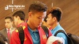 Vòng 1/8 Asian Cup 2019: Thủ quân Quế Ngọc Hải đến Dubai với mí mắt thâm bầm