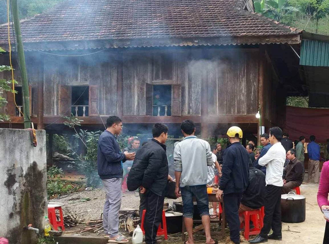 Gia đình đang tổ chức mai táng cho nạn nhân. Ảnh: Hùng Cường