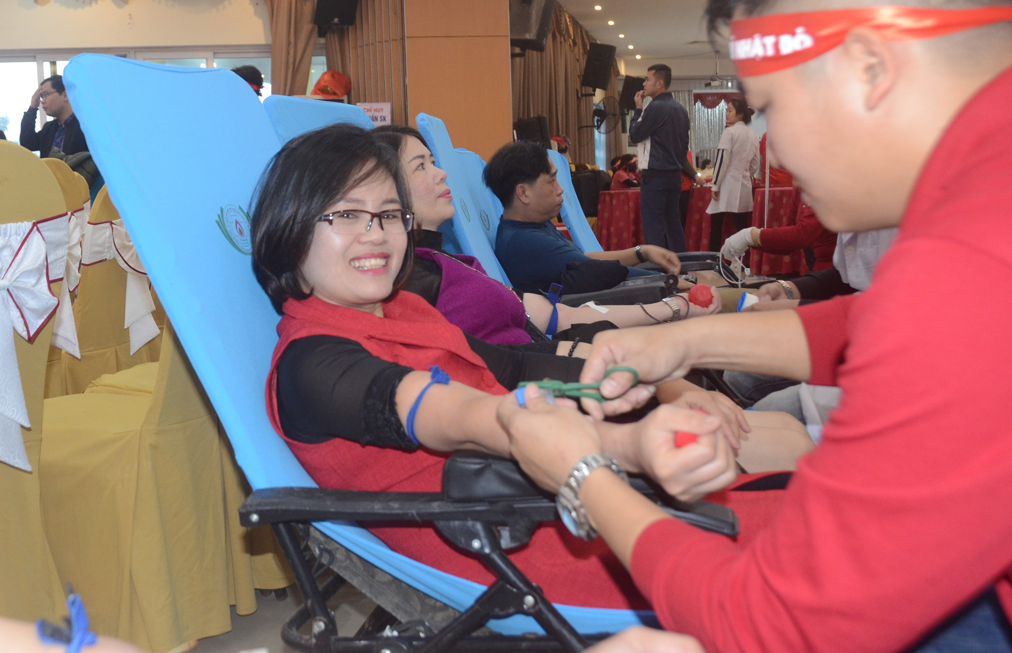 Ngoài người dân thành phố Vinh, có rất nhiều người hiến máu đến từ huyện Nam Đàn, Diễn Châu. Ảnh: Thành Chung