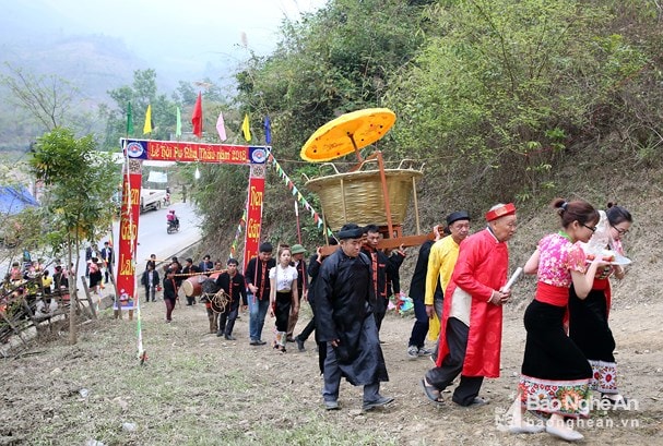 Lễ rước trâu trong Lễ hội đền Pu Nhạ Thầu 2018. Ảnh: Tư liệu