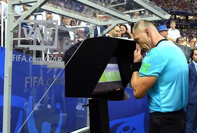 Trọng tài sử dụng VAR tạ World Cup 2018