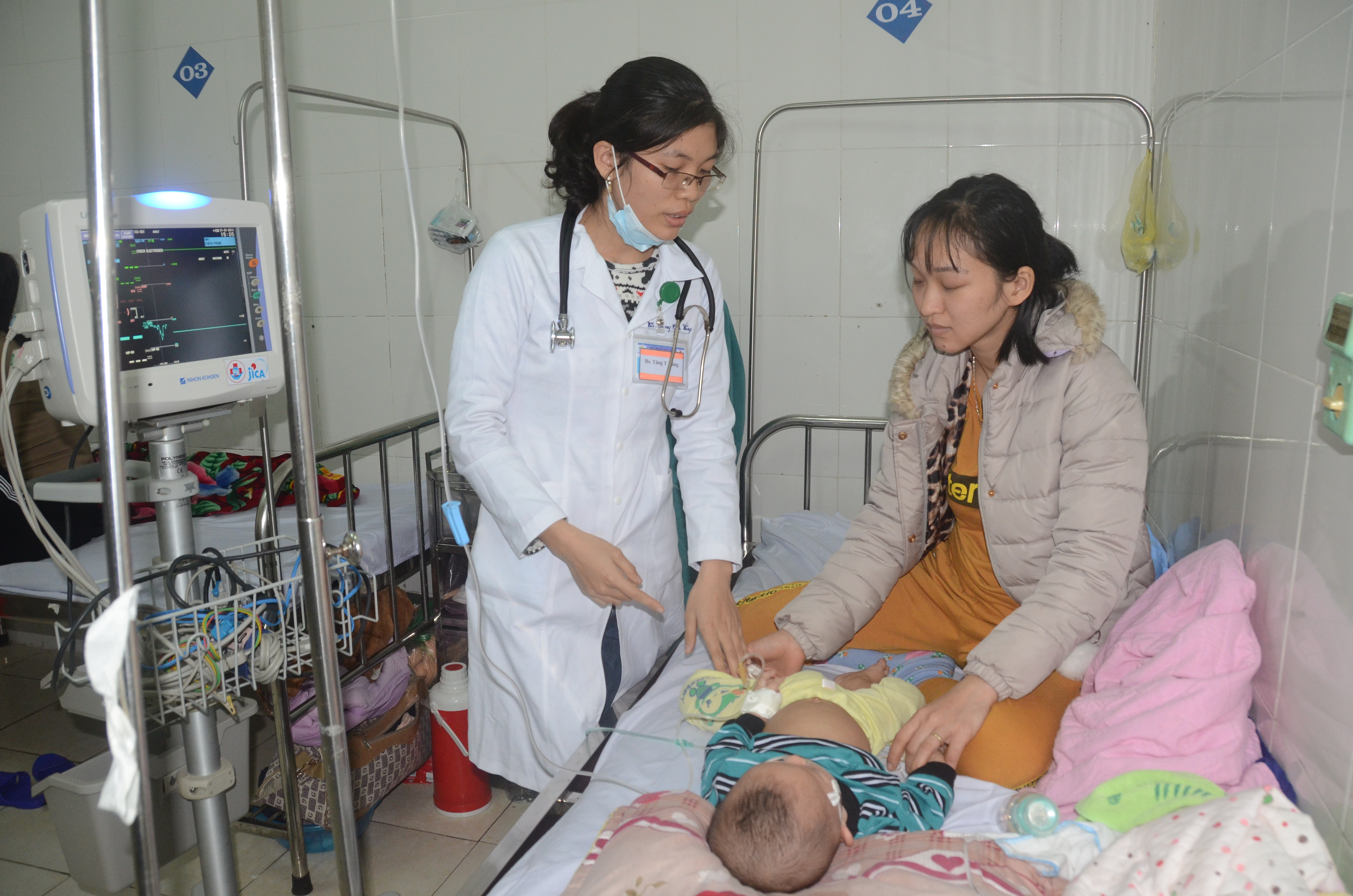 3 tuần đầu tiên tháng 1-2019, Bệnh viện Sản Nhi Nghệ An tiếp nhận và điều trị cho 218 bệnh nhân phát ban nghi sởi. Ảnh: Thành Chung