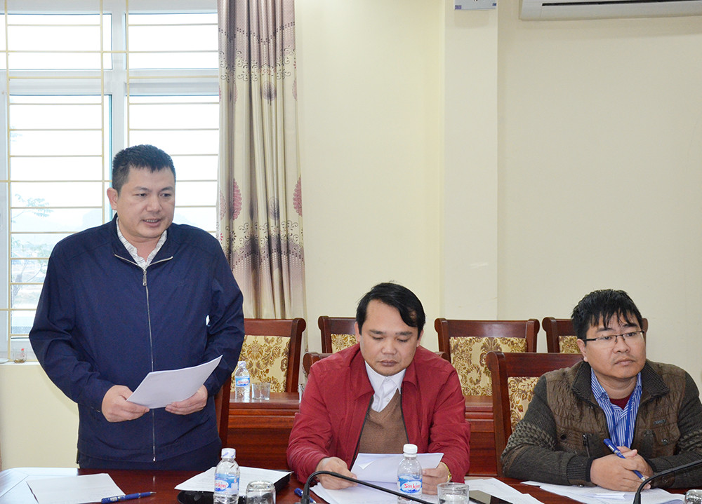 Phó Chủ tịch UBND thị xã Hoàng Mai Hồ Phi Triều báo cáo