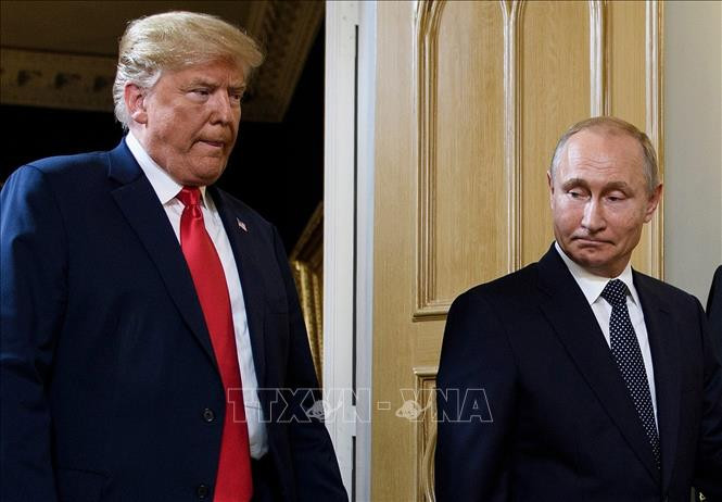 Tổng thống Mỹ Donald Trump (trái) và Tổng thống Nga Vladimir Putin (phải) tại cuộc gặp ở Helsinki, Phần Lan ngày 16/7/2018. Ảnh: AFP/TTXVN