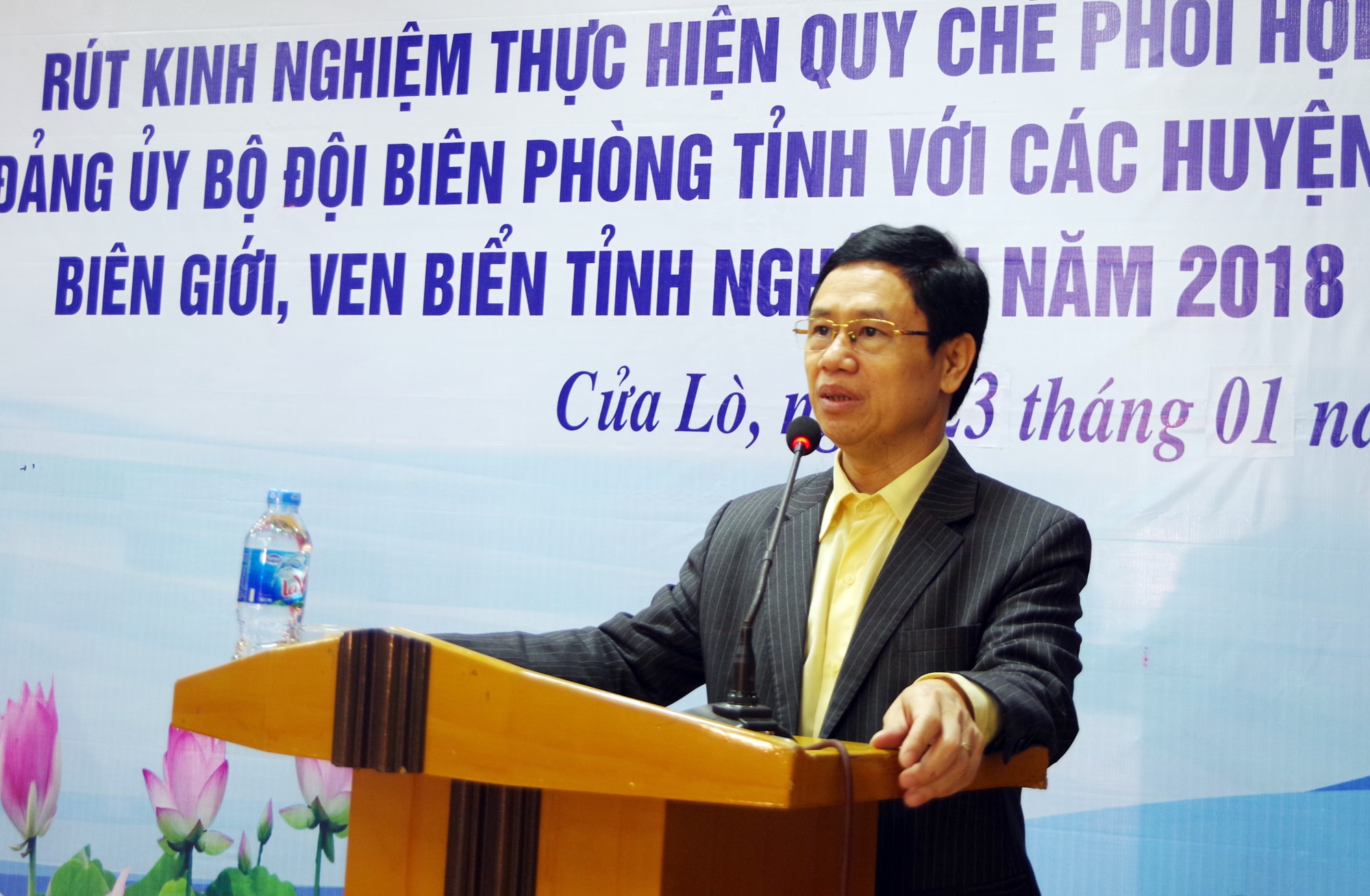 Đồng chí Nguyễn Xuân Sơn yêu cầu huyện, thị ủy và BĐBP cần tổ chức tốt các hoạt động kỷ niệm 60 năm Ngày truyền thống BĐBP và 30 năm Ngày Biên phòng toàn dân ở các cấp. Ảnh: Thành Chung