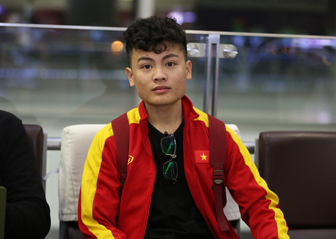 Trong trận đấu giữa đội tuyển Việt Nam với Nhật Bản tối 24/1, Nguyễn Quang Phong cũng sang Dubai, trực tiếp truyền lửa cho em trai Quang Hải.