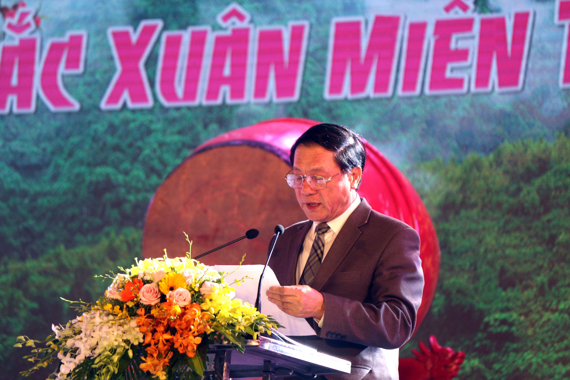 Đồng chí Lê Minh Thông phát biểu khai mạc đêm hội.